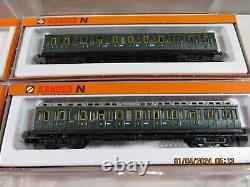 Arnold-N 2930 Electric Locomotive +Passenger cars 2931 and 2 x 3394 N Gauge