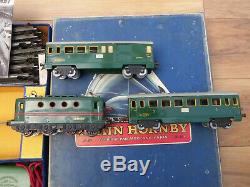 French Hornby O Gauge Electric BB-8051 Loco + 2 Carriages in Train Set RARE