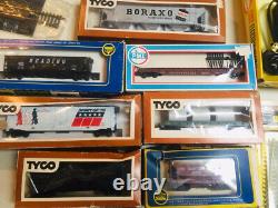 HO Gauge Train Set, Locomotive, 8 Cars, 20 Pcs. Track, Transformer