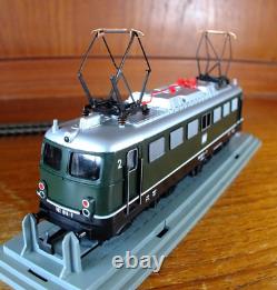 Jouef 886500 HO Gauge DB BR 182 electric locomotive in green livery