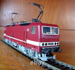 Marklin 3443 HO gauge DR BR 243 electric locomotive in red livery