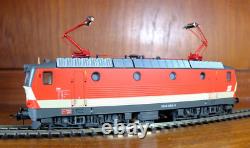 Roco 43557 HO gauge ÖBB 1044 electric locomotive in red livery