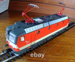 Roco 43557 HO gauge ÖBB 1044 electric locomotive in red livery