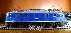 Roco 43659 HO gauge DR E18 electric loco in blue livery
