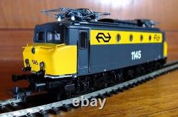 Roco 62580 HO gauge NS 1100 electric locomotive in NS grey & yellow livery