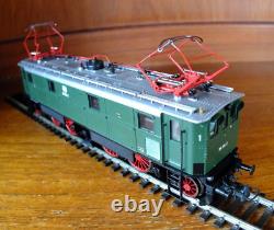 Roco 63623 HO gauge DB BR 116 electric locomotive in green livery